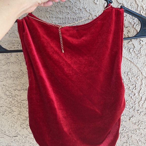 Paper Moon women’s red velvet sleeveless blouse with scrunchy sides - Picture 6 of 9